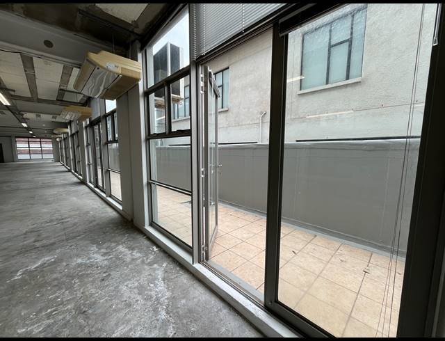 241M² OFFICE TO LET IN WOODSTOCK